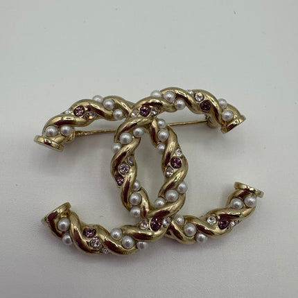 Broche Chanel CC