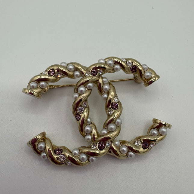 Broche Chanel CC