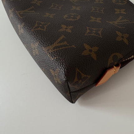Louis Vuitton Pochette Cosmétique MM