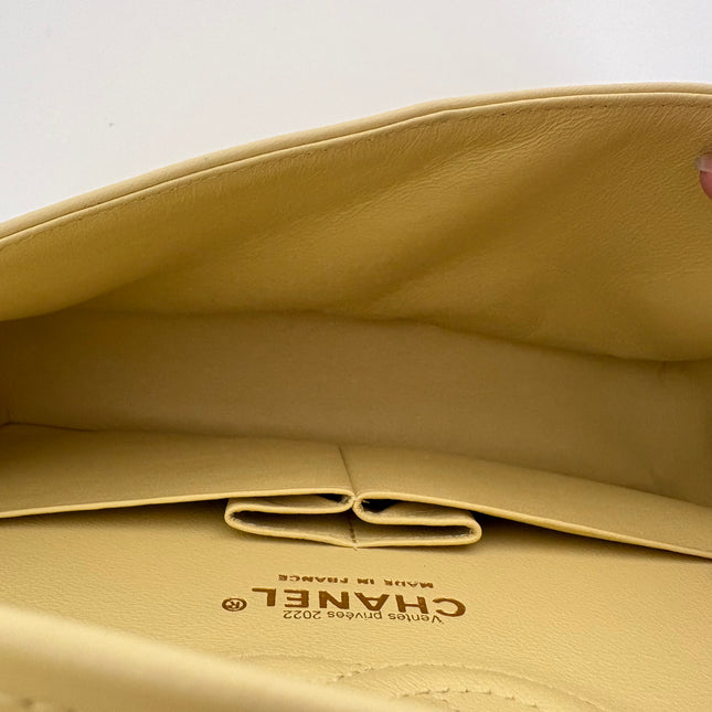 Sac Chanel Timeless jaune pâle 23 cm