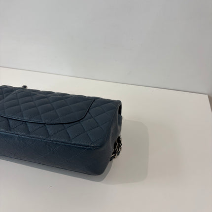 Sac Chanel Timeless 11.12 Cuir Caviar bleu
