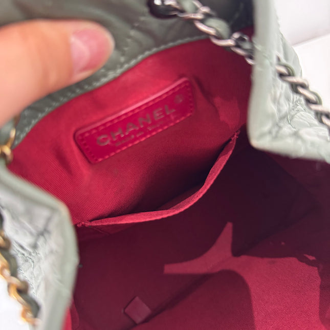 Sac à dos Chanel Gabrielle cuir vert gris