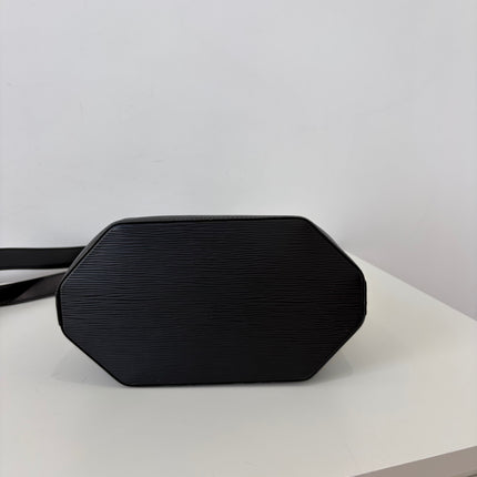 Sac Louis Vuitton Twist Bucket cuir épi noir