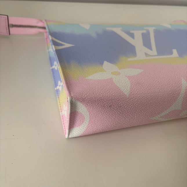 Poche de toilette Louis Vuitton édition limitée Escale 26
