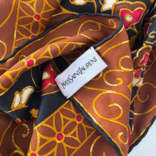 Carré Yves Saint Laurent