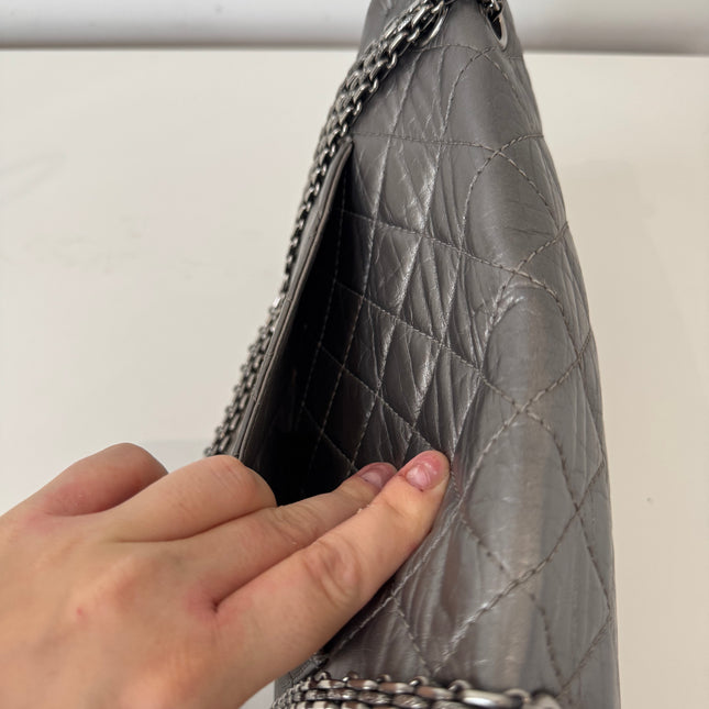 Sac Chanel 2.55 Argent Irisé 28cm