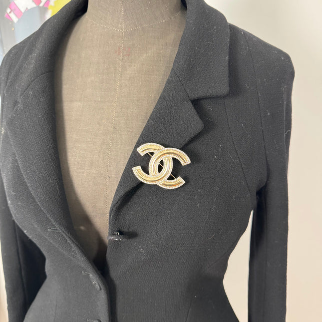 Broche Chanel double C