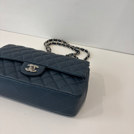 Sac Chanel Timeless 11.12 Cuir Caviar bleu