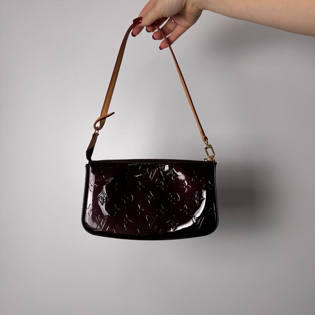Pochette Accessoires Louis Vuitton Vernis Amarante