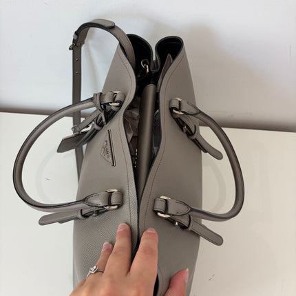 Sac Prada Double Cuir Saffiano Argile bandoulière