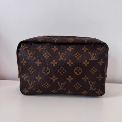Trousse de toilette Louis Vuitton 23