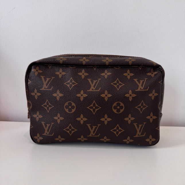 Trousse de toilette Louis Vuitton 23