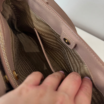 Sac Prada Galleria moyen vieux rose
