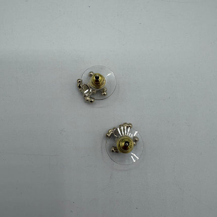 Puces d’oreilles Chanel CC