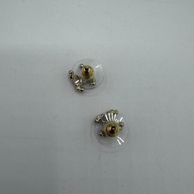 Puces d’oreilles Chanel CC