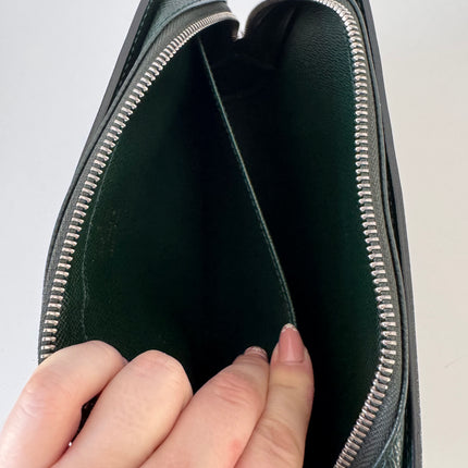 Pochette Louis Vuitton Baikal Taïga Vert foncé