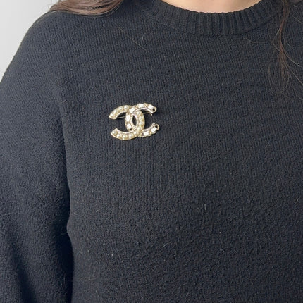 Broche Chanel double C perles et strass