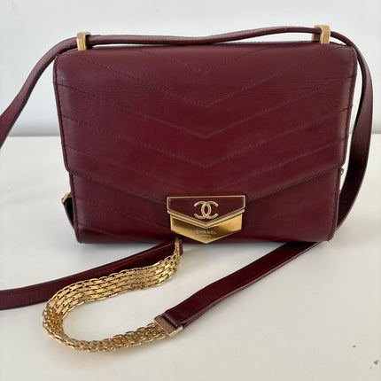 Sac Chanel chevrons bordeaux