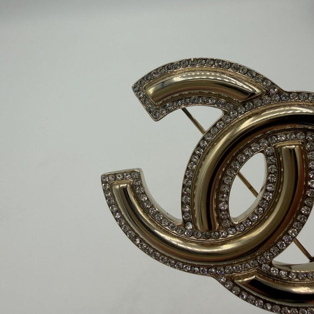 Broche Chanel double C