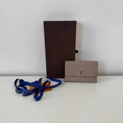 Portefeuille Louis Vuitton Capucines Compact