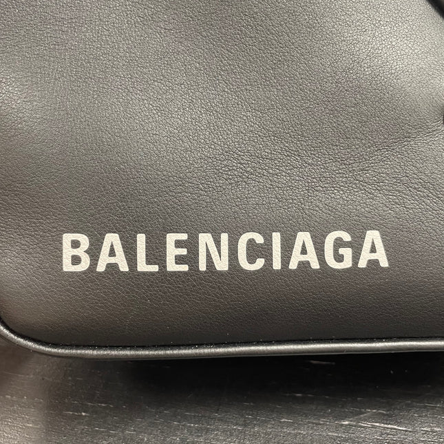 Sac Balenciaga Triangle noir