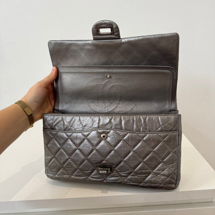 Sac Chanel 2.55 Argent Irisé 28cm