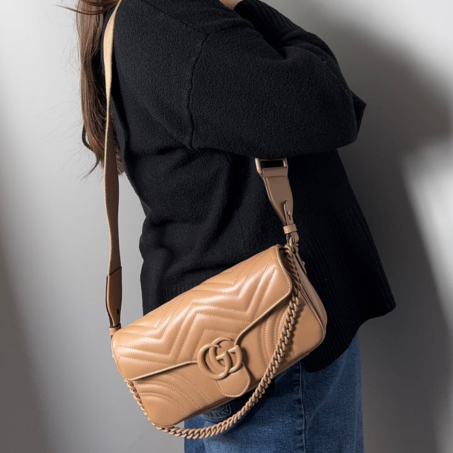Sac Gucci GG Marmont matelassé beige
