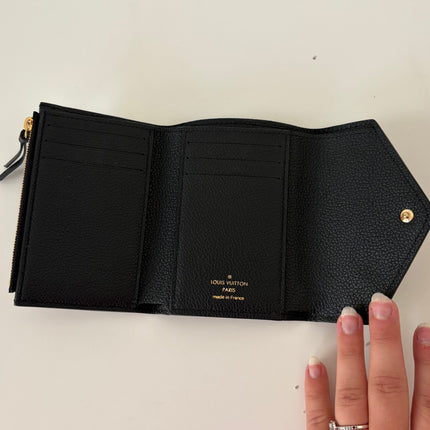 Portefeuille Louis Vuitton Victorine Cuir Empreinte Noir