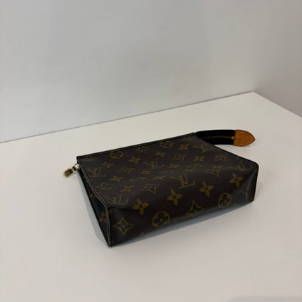 Poche toilette Louis Vuitton Monogram 18