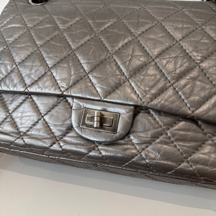 Sac Chanel 2.55 Argent Irisé 28cm