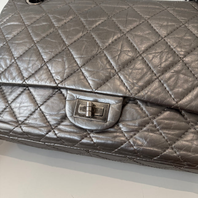 Sac Chanel 2.55 Argent Irisé 28cm