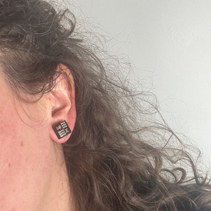 Boucles d’oreilles puces Chanel