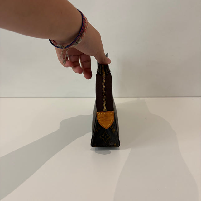 Poche toilette Louis Vuitton Monogram 18