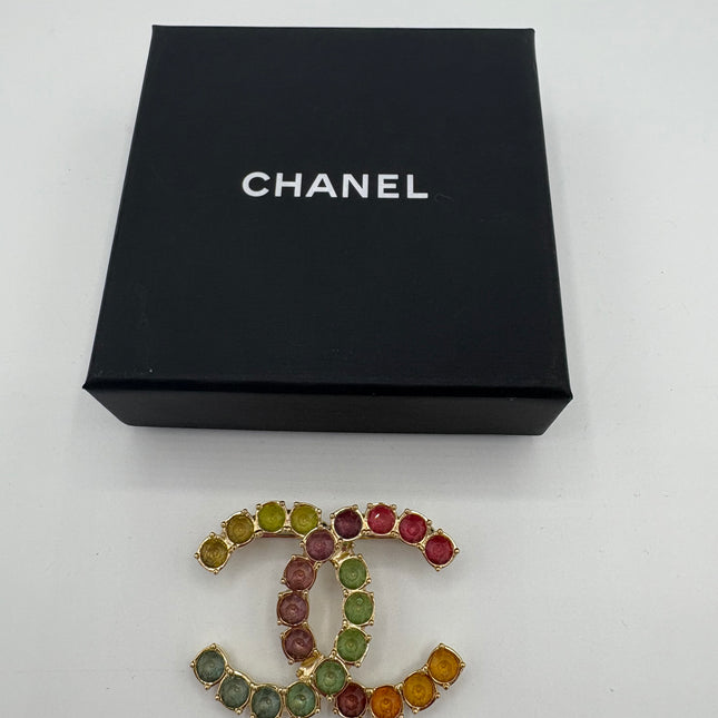 Broche Chanel double C