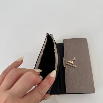 Portefeuille Louis Vuitton Capucines Compact