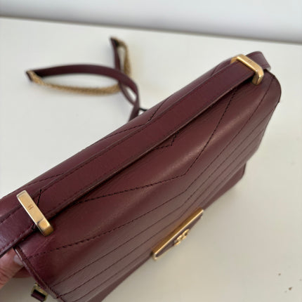 Sac Chanel chevrons bordeaux