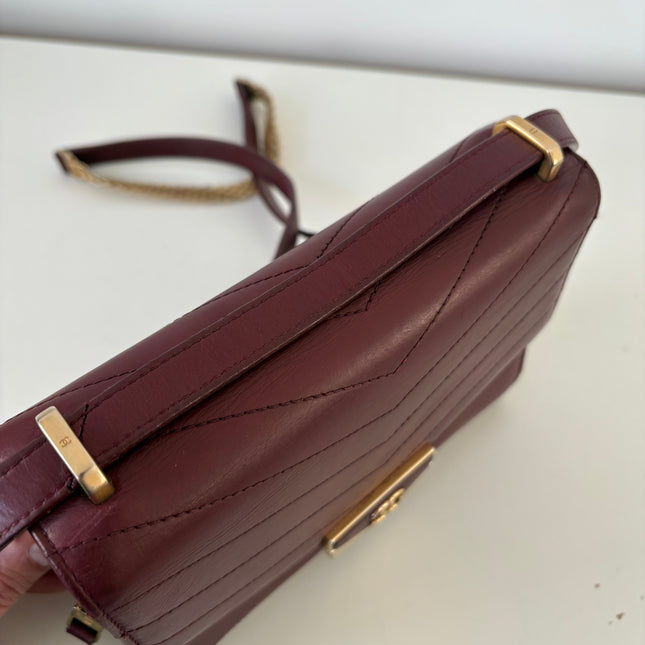 Sac Chanel chevrons bordeaux