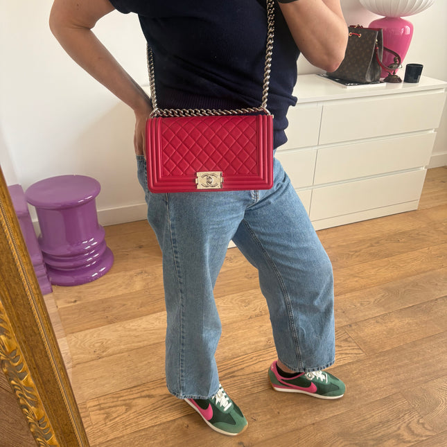 Sac Chanel Boy classique rose fushia