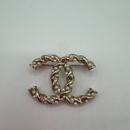 Broche Chanel double c perles