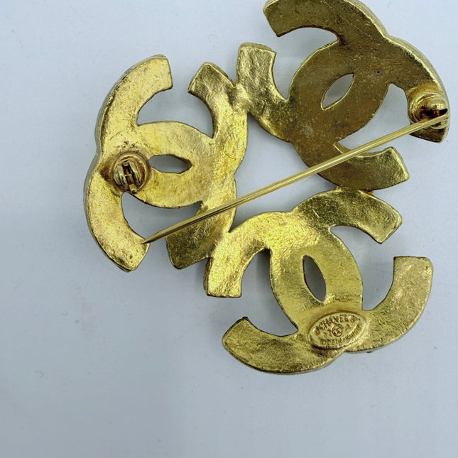 Broche Chanel Triple CC
