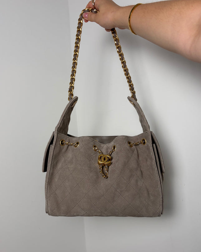 Petit Sac Chanel 25 gris en suede
