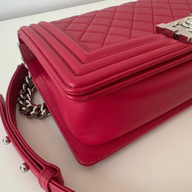 Sac Chanel Boy classique rose fushia