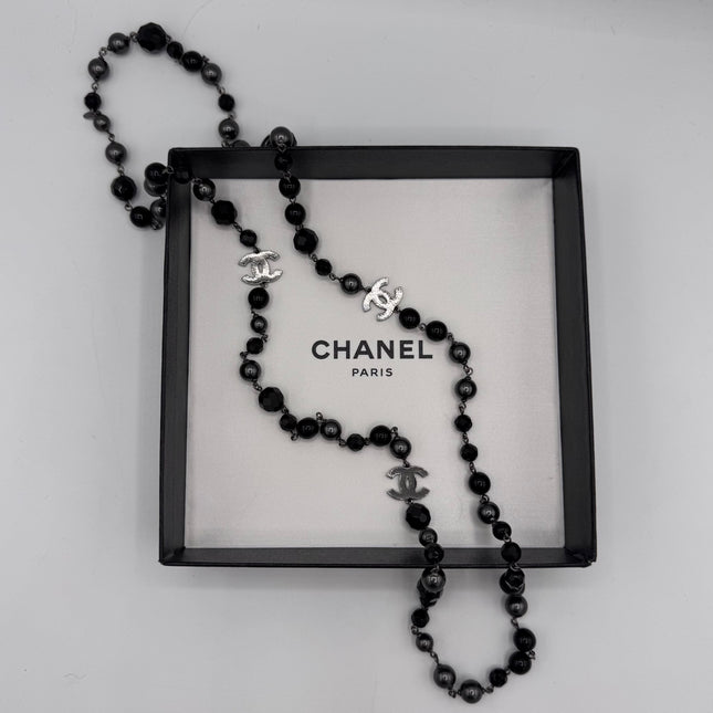 Sautoir Chanel perles noires
