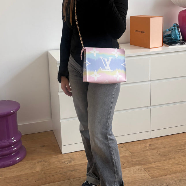 Poche de toilette Louis Vuitton édition limitée Escale 26