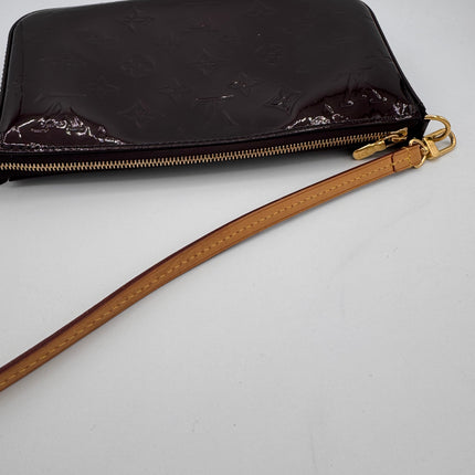 Pochette Accessoires Louis Vuitton Vernis Amarante