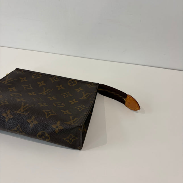 Poche toilette Louis Vuitton Monogram 18
