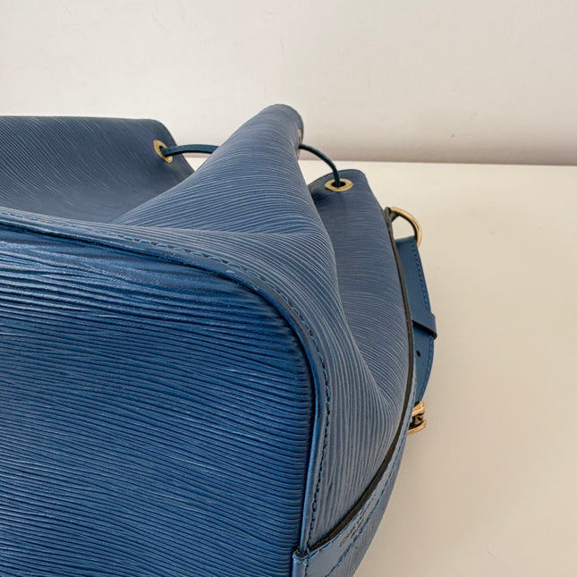 Sac Louis Vuitton PM Noé cuir épi bleu