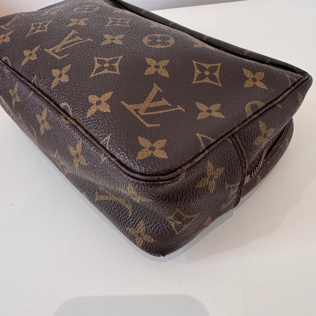 Trousse de toilette Louis Vuitton 23
