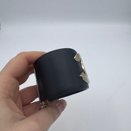 Manchette Chanel Collection Défilé Resort 2018 par Karl Lagerfeld