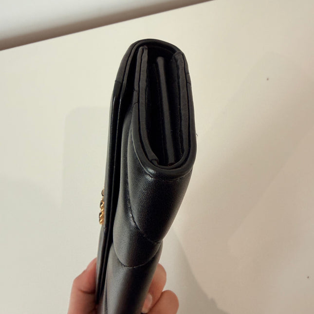 Portefeuille Chanel long à rabat 19